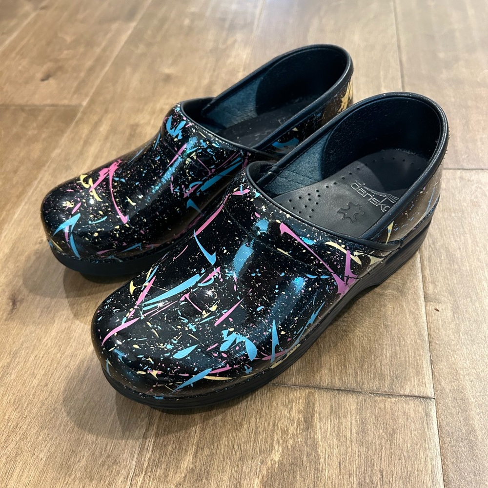 Dansko Black Multi Splatter Print Clog comfort shoes 38
